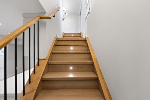 439 Arlington Drive Se, Calgary, AB - Indoor Photo Showing Other Room