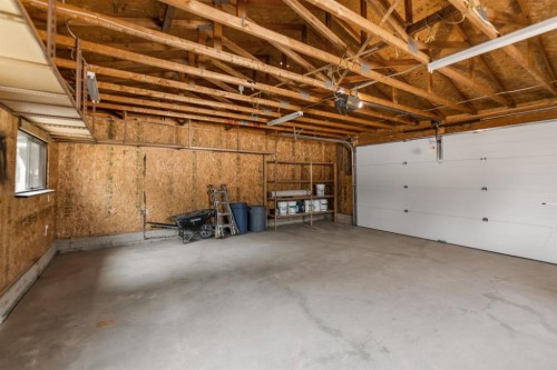 439 Arlington Drive Se, Calgary, AB - Indoor Photo Showing Garage