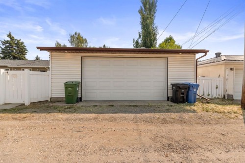 439 Arlington Drive Se, Calgary, AB - Outdoor With Exterior