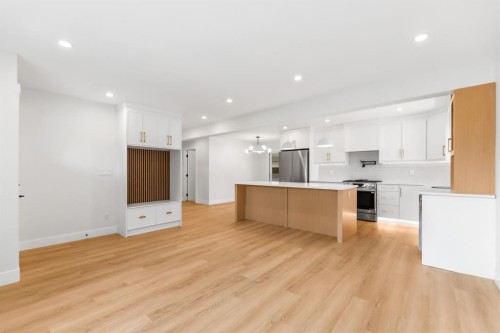 439 Arlington Drive Se, Calgary, AB - Indoor Photo Showing Kitchen