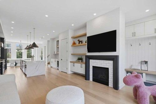 136 10 Avenue Nw, Calgary, AB - Indoor Photo Showing Living Room With Fireplace