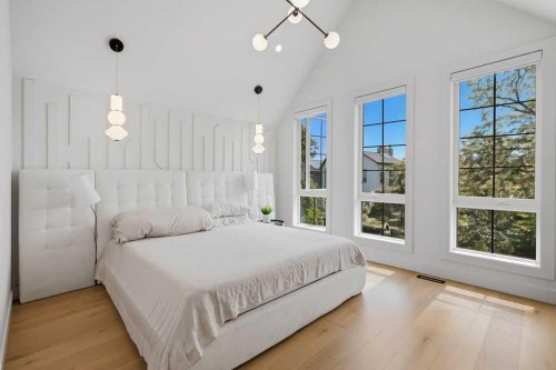 136 10 Avenue Nw, Calgary, AB - Indoor Photo Showing Bedroom