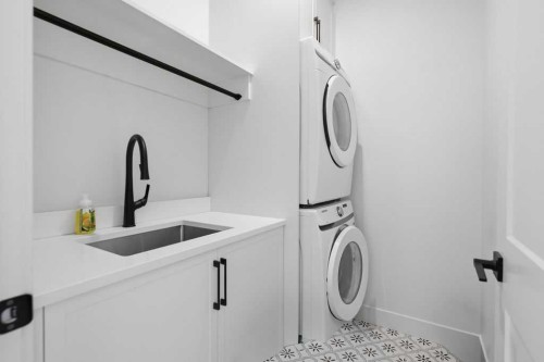 136 10 Avenue Nw, Calgary, AB - Indoor Photo Showing Laundry Room