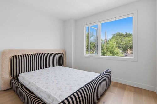 136 10 Avenue Nw, Calgary, AB - Indoor Photo Showing Bedroom