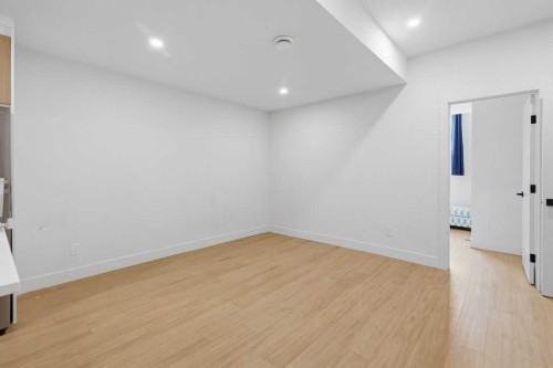 136 10 Avenue Nw, Calgary, AB - Indoor Photo Showing Other Room