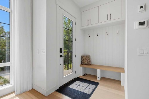 136 10 Avenue Nw, Calgary, AB - Indoor Photo Showing Other Room