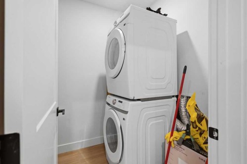 136 10 Avenue Nw, Calgary, AB - Indoor Photo Showing Laundry Room