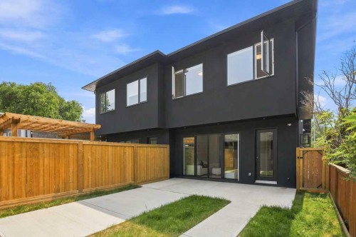 136 10 Avenue Nw, Calgary, AB - Outdoor With Exterior