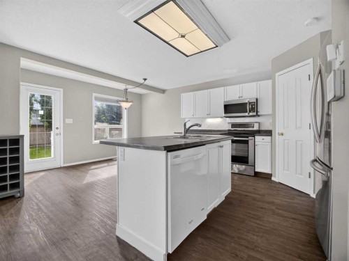 14 Wells Court, Leduc, AB - Indoor Photo Showing Kitchen