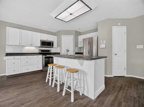 14 Wells Court, Leduc, AB - Indoor Photo Showing Kitchen With Upgraded Kitchen