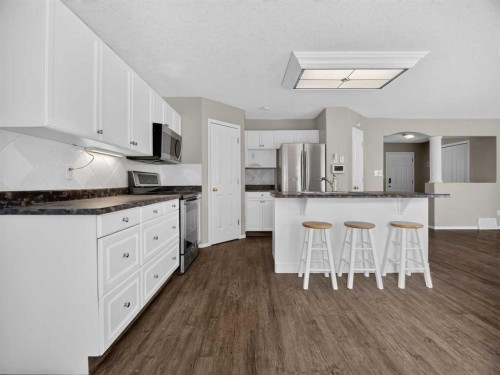 14 Wells Court, Leduc, AB - Indoor Photo Showing Kitchen With Upgraded Kitchen
