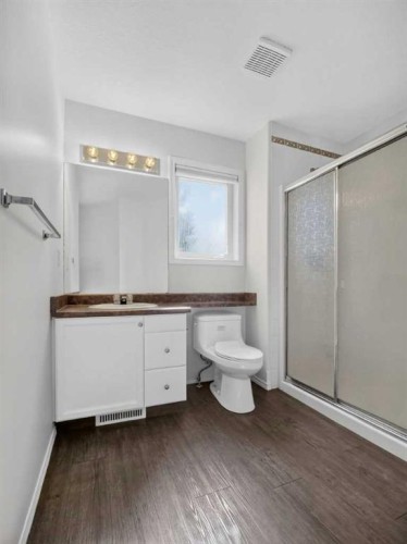 14 Wells Court, Leduc, AB - Indoor Photo Showing Bathroom