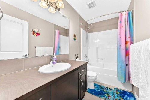456 Mahogany Boulevard Se, Calgary, AB - Indoor Photo Showing Bathroom