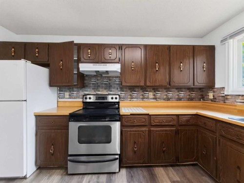 207 Deer Ridge Way Se, Calgary, AB - Indoor Photo Showing Kitchen