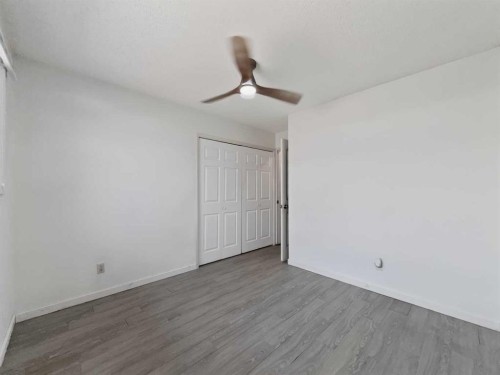 207 Deer Ridge Way Se, Calgary, AB - Indoor Photo Showing Other Room