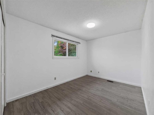 207 Deer Ridge Way Se, Calgary, AB - Indoor Photo Showing Other Room