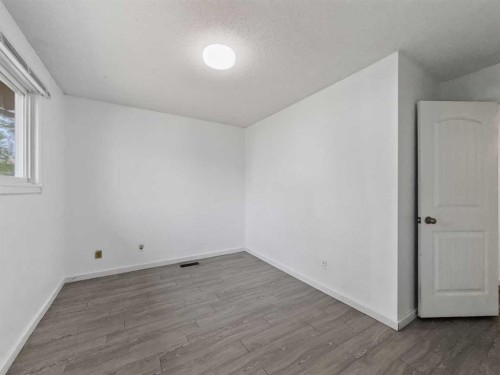 207 Deer Ridge Way Se, Calgary, AB - Indoor Photo Showing Other Room