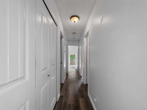 207 Deer Ridge Way Se, Calgary, AB - Indoor Photo Showing Other Room