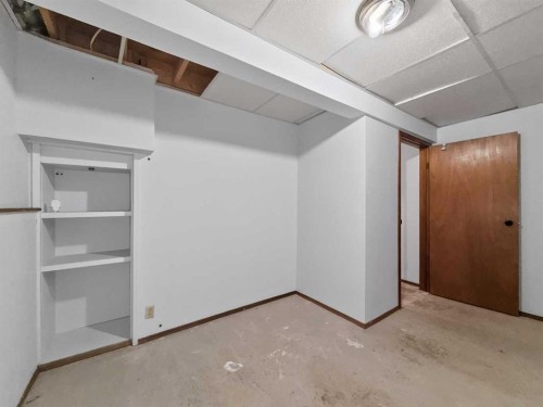 207 Deer Ridge Way Se, Calgary, AB - Indoor Photo Showing Other Room
