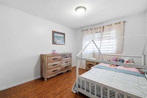40 Penworth Place Se, Calgary, AB - Indoor Photo Showing Bedroom