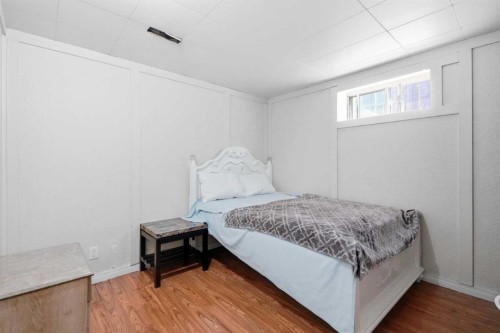 40 Penworth Place Se, Calgary, AB - Indoor Photo Showing Bedroom