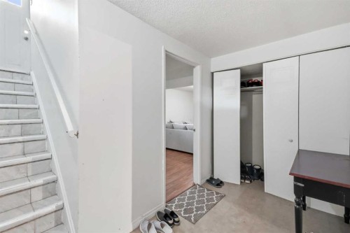 40 Penworth Place Se, Calgary, AB - Indoor Photo Showing Other Room