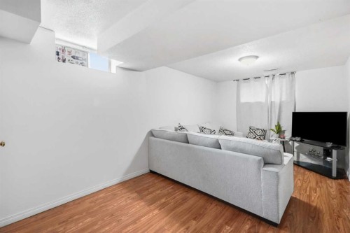 40 Penworth Place Se, Calgary, AB - Indoor