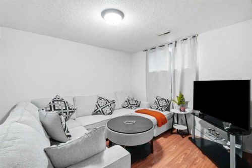 40 Penworth Place Se, Calgary, AB - Indoor