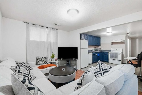 40 Penworth Place Se, Calgary, AB - Indoor