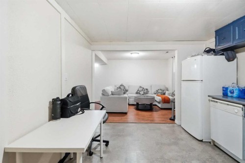 40 Penworth Place Se, Calgary, AB - Indoor