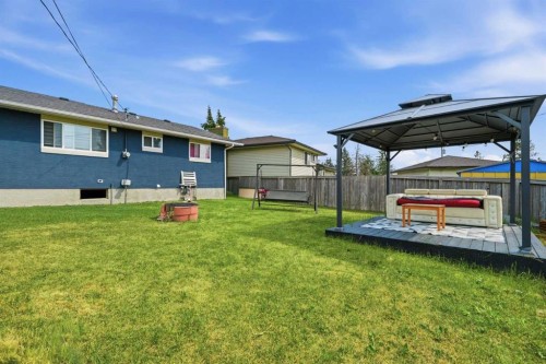 40 Penworth Place Se, Calgary, AB - Outdoor