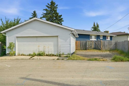 40 Penworth Place Se, Calgary, AB - Outdoor