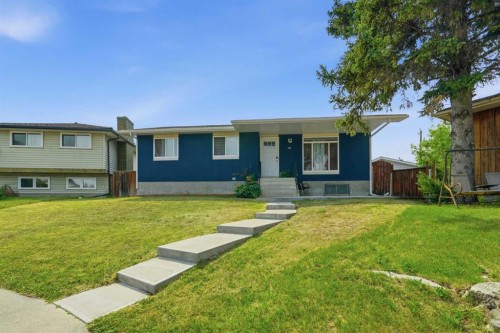 40 Penworth Place Se, Calgary, AB - Outdoor