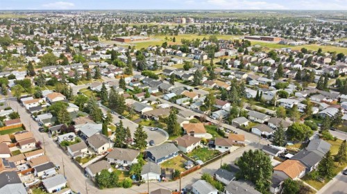 40 Penworth Place Se, Calgary, AB - Outdoor With View