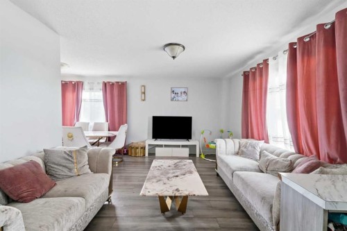 40 Penworth Place Se, Calgary, AB - Indoor Photo Showing Living Room