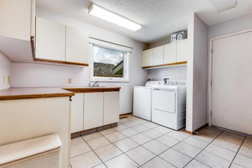 22 Varsity Estates View Nw, Calgary, AB - Indoor Photo Showing Laundry Room