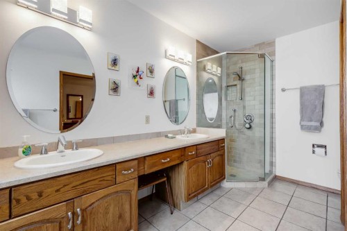 22 Varsity Estates View Nw, Calgary, AB - Indoor Photo Showing Bathroom