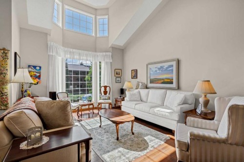 22 Varsity Estates View Nw, Calgary, AB - Indoor Photo Showing Living Room