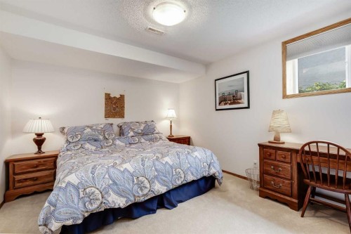 22 Varsity Estates View Nw, Calgary, AB - Indoor Photo Showing Bedroom