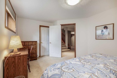 22 Varsity Estates View Nw, Calgary, AB - Indoor Photo Showing Bedroom