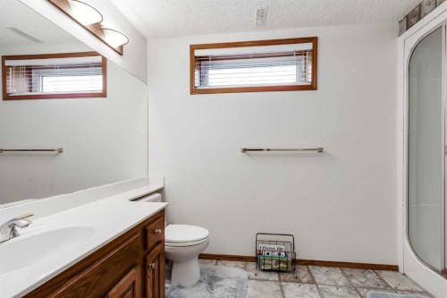 22 Varsity Estates View Nw, Calgary, AB - Indoor Photo Showing Bathroom