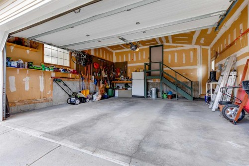 22 Varsity Estates View Nw, Calgary, AB - Indoor Photo Showing Garage