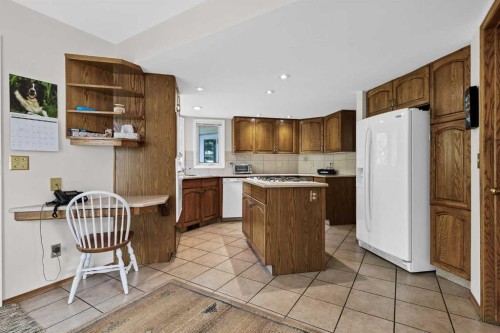 22 Varsity Estates View Nw, Calgary, AB - Indoor Photo Showing Kitchen