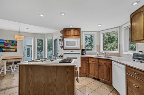 22 Varsity Estates View Nw, Calgary, AB - Indoor Photo Showing Kitchen With Double Sink