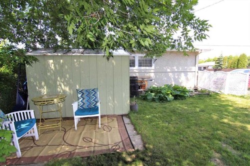 7504 39 Avenue Nw, Calgary, AB 