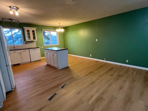 5820 Rundlehorn Drive Ne, Calgary, AB - Indoor Photo Showing Other Room