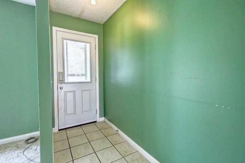 5820 Rundlehorn Drive Ne, Calgary, AB - Indoor Photo Showing Other Room