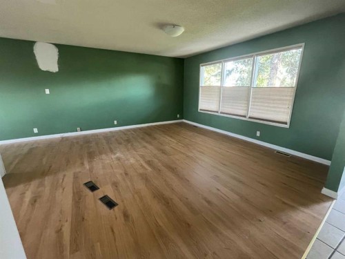 5820 Rundlehorn Drive Ne, Calgary, AB - Indoor Photo Showing Other Room