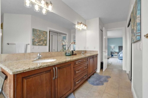 45 Sherwood View Nw, Calgary, AB - Indoor Photo Showing Bathroom