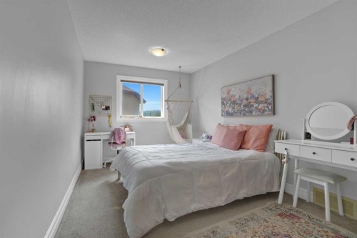 45 Sherwood View Nw, Calgary, AB - Indoor Photo Showing Bedroom